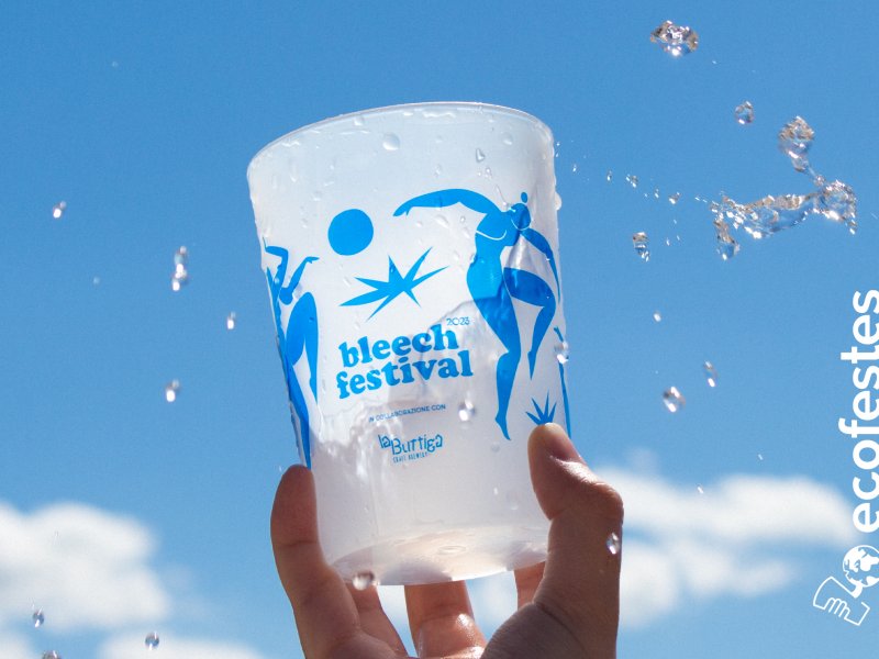 Le Bleech Festival célèbre un événement sans plastique avec des gobelets réutilisables