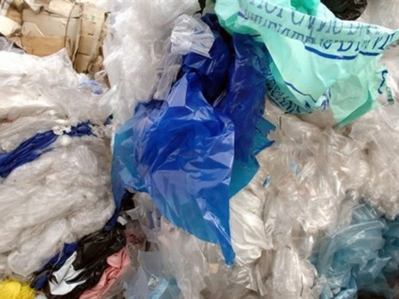 Ecoverre, votre fabricant de gobelets réutilisables, vous encourage à bannir les sacs plastiques